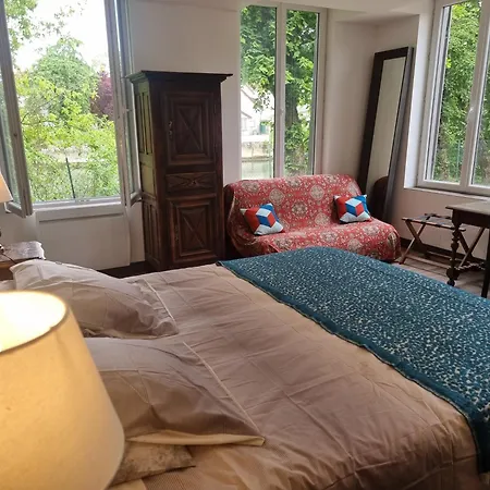 Holiday home Villasurseine